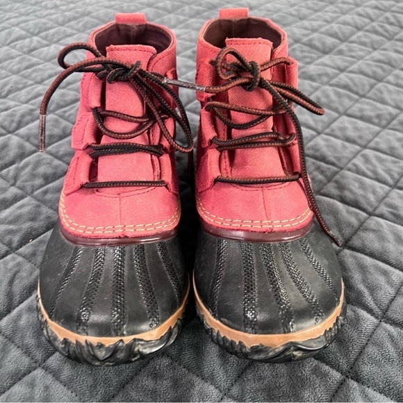 Sorel Boots Women 7 Shoes Out N About Rain Duck Red Ankle Lace Up - Picture 4 of 14